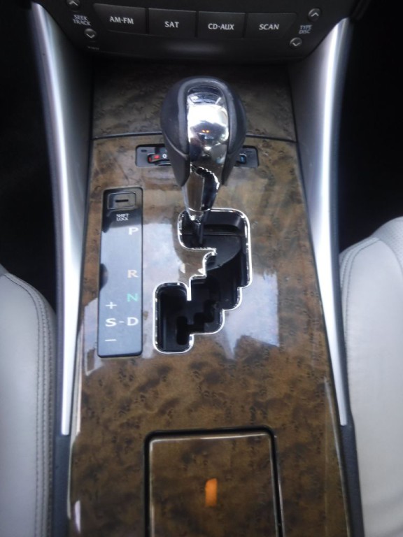 2011 Lexus IS Image 34