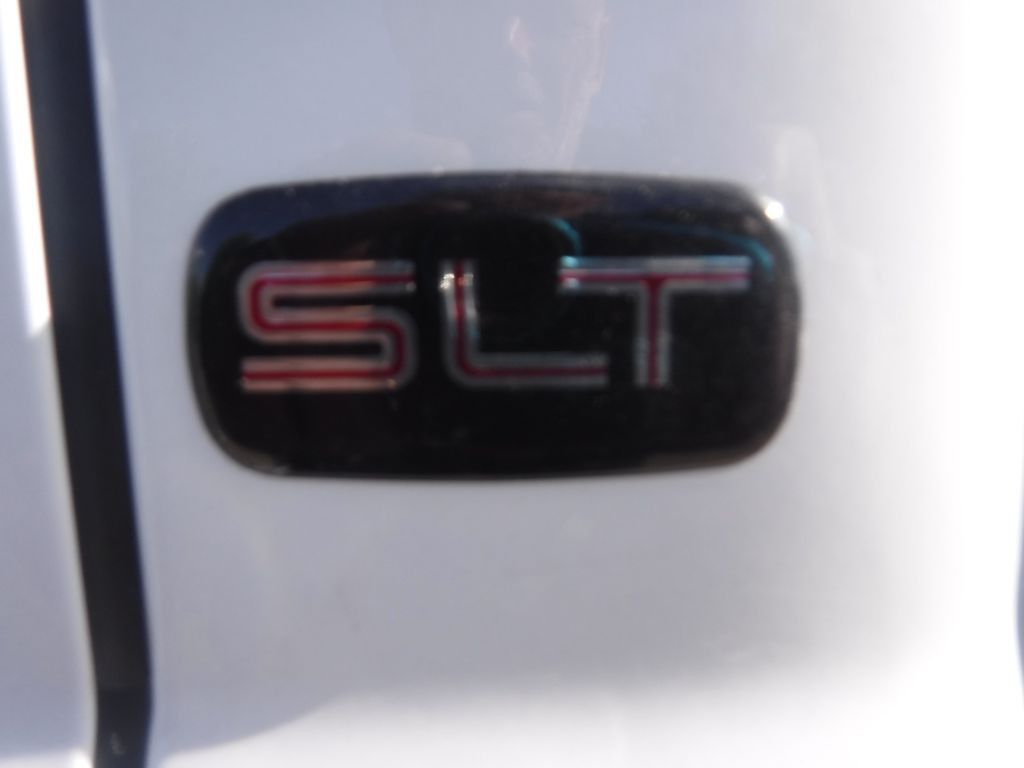 2001 GMC Sierra Image 3