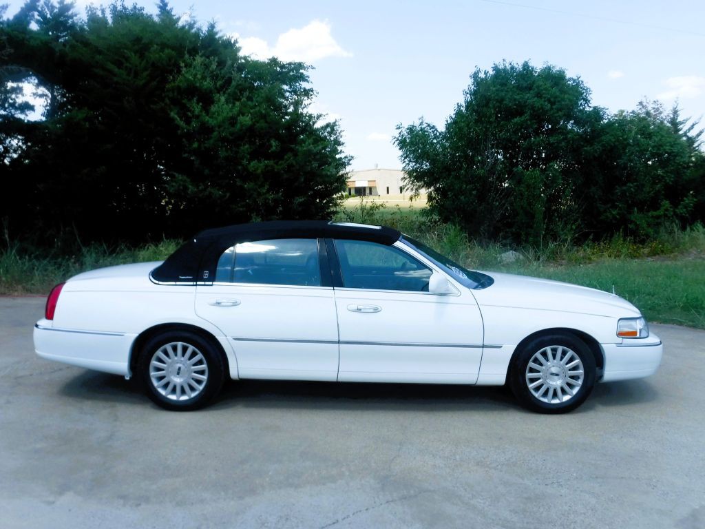 2003 Lincoln Town Car Image 4
