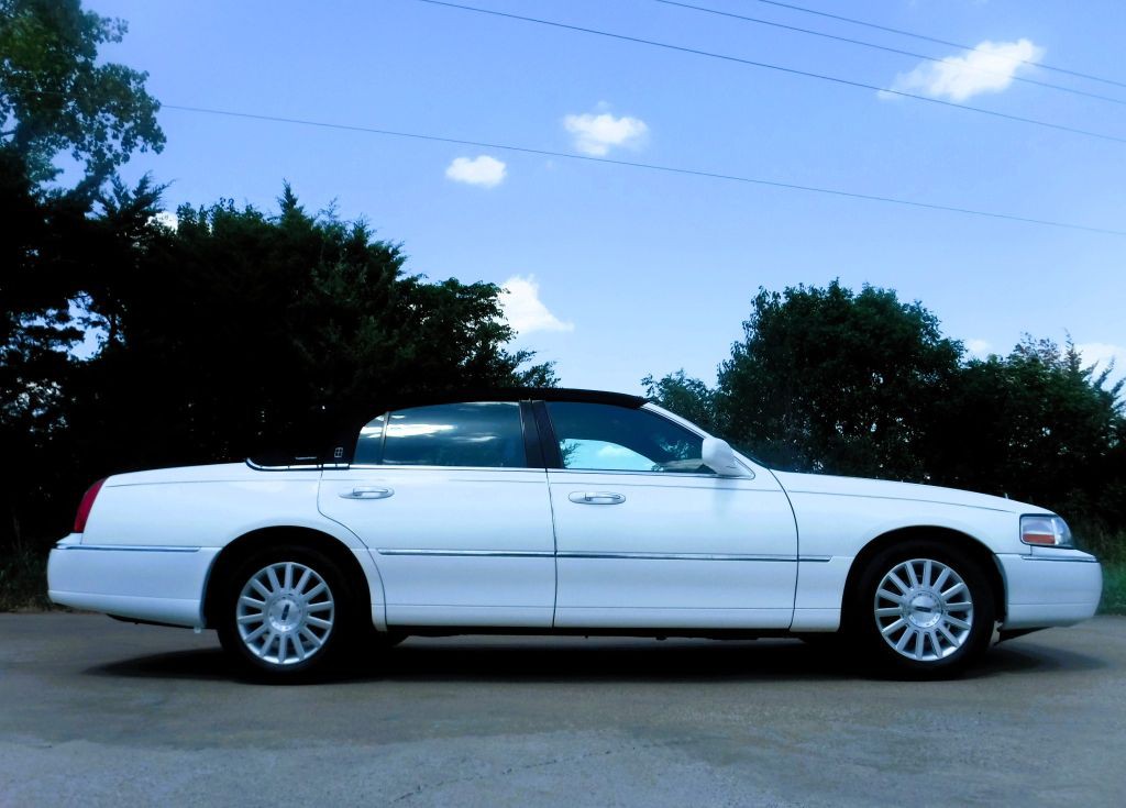 2003 Lincoln Town Car Image 5