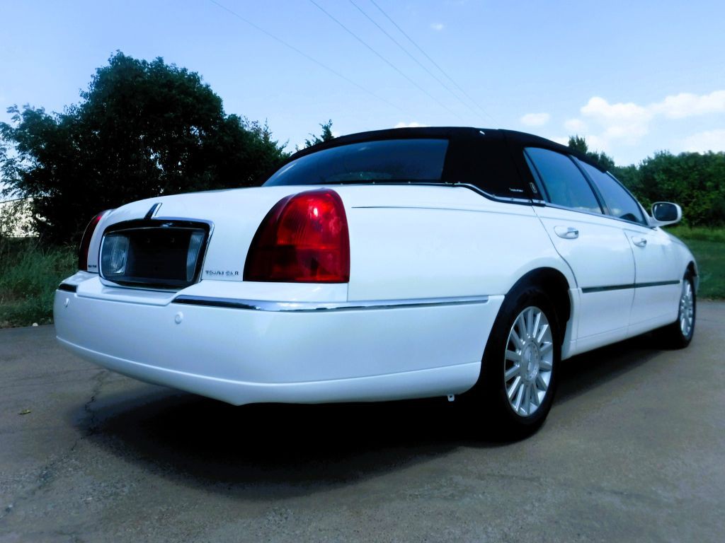 2003 Lincoln Town Car Image 7