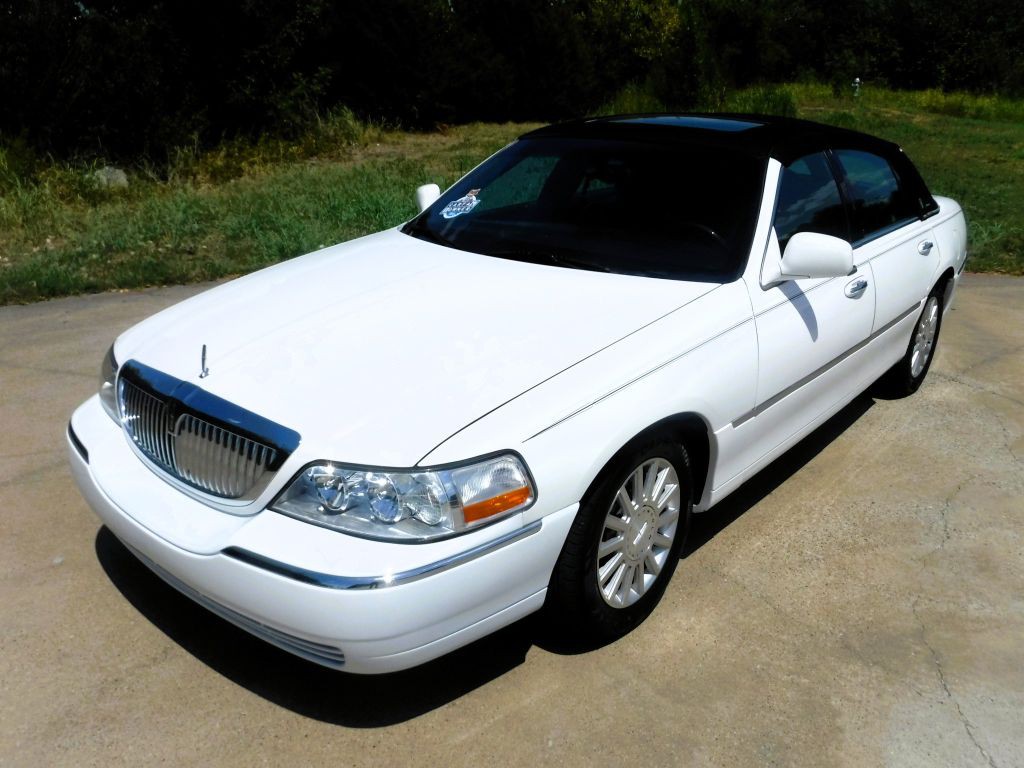 2003 Lincoln Town Car Image 8