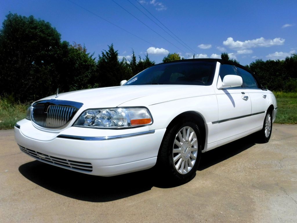 2003 Lincoln Town Car Image 9