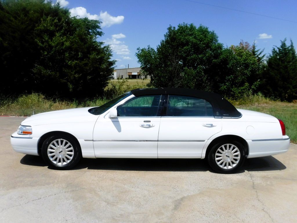 2003 Lincoln Town Car Image 10