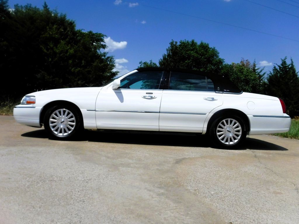 2003 Lincoln Town Car Image 11
