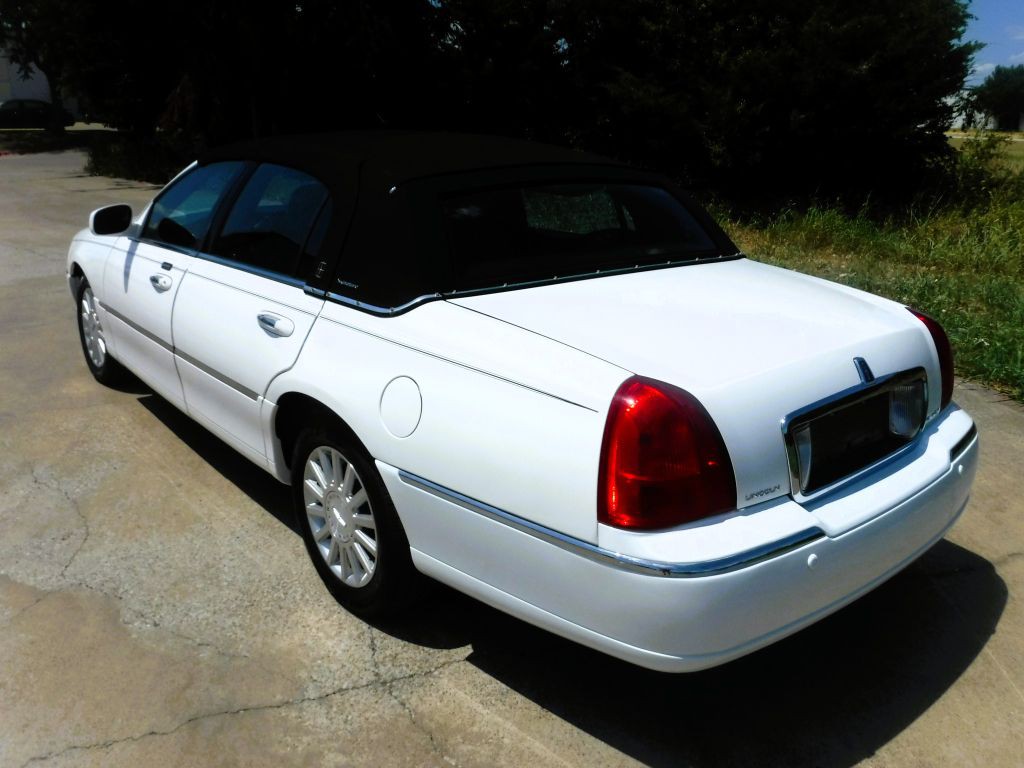 2003 Lincoln Town Car Image 12