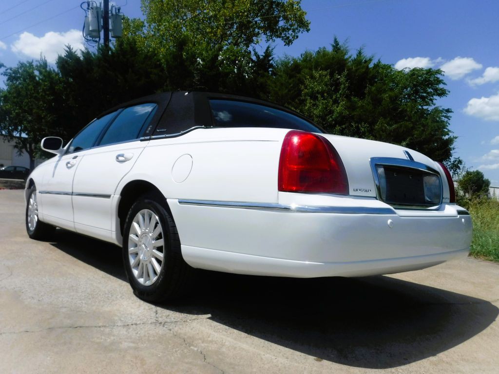 2003 Lincoln Town Car Image 13