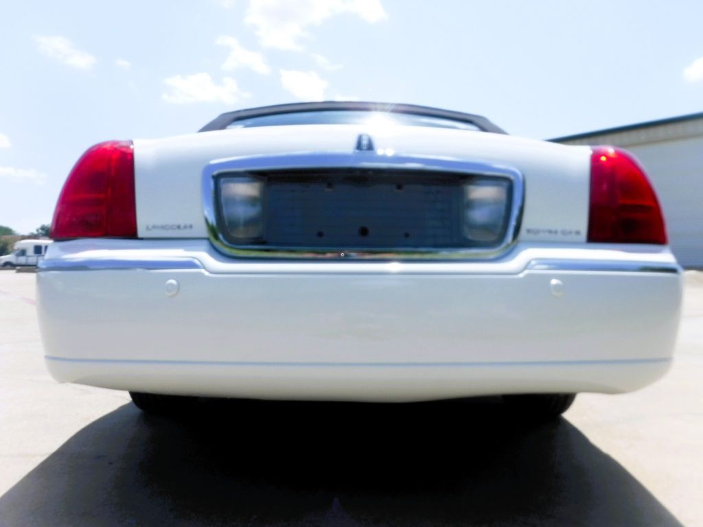 2003 Lincoln Town Car Image 17