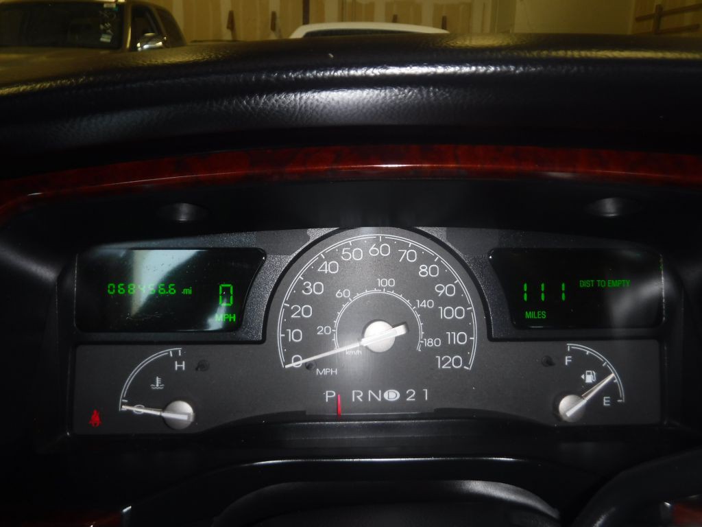 2003 Lincoln Town Car Image 24