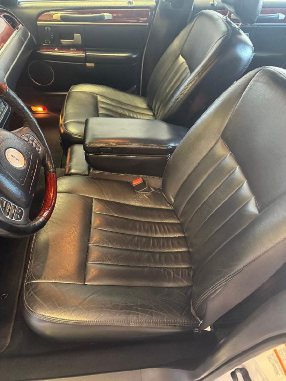 2003 Lincoln Town Car Image 26