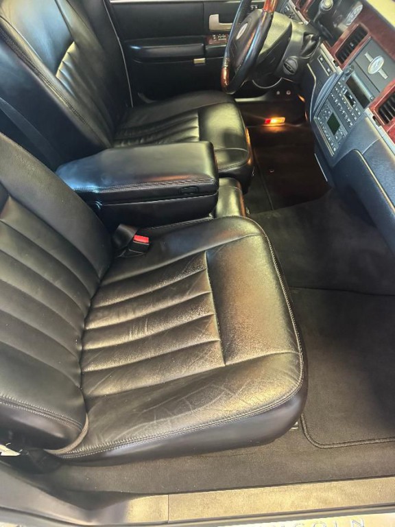 2003 Lincoln Town Car Image 27