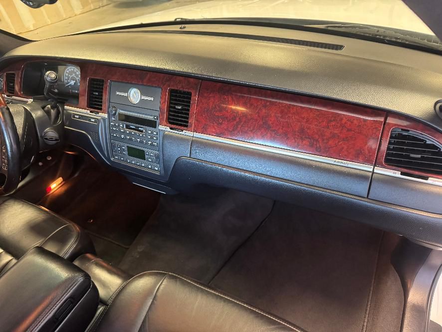 2003 Lincoln Town Car Image 31