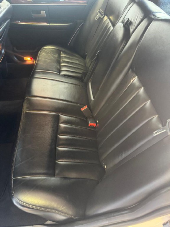 2003 Lincoln Town Car Image 32
