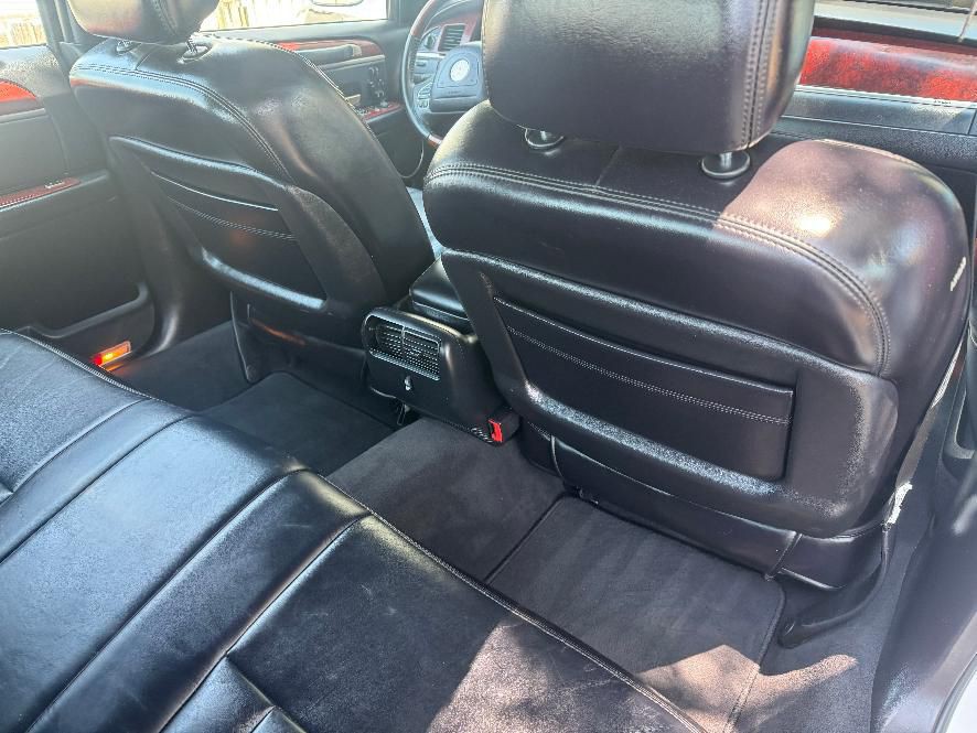 2003 Lincoln Town Car Image 35