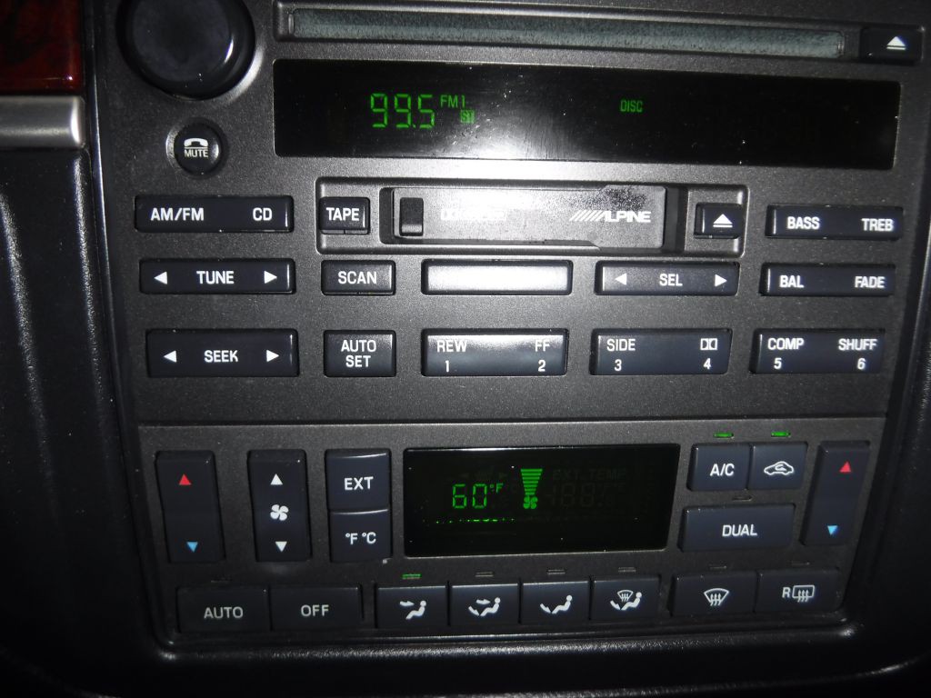 2003 Lincoln Town Car Image 37