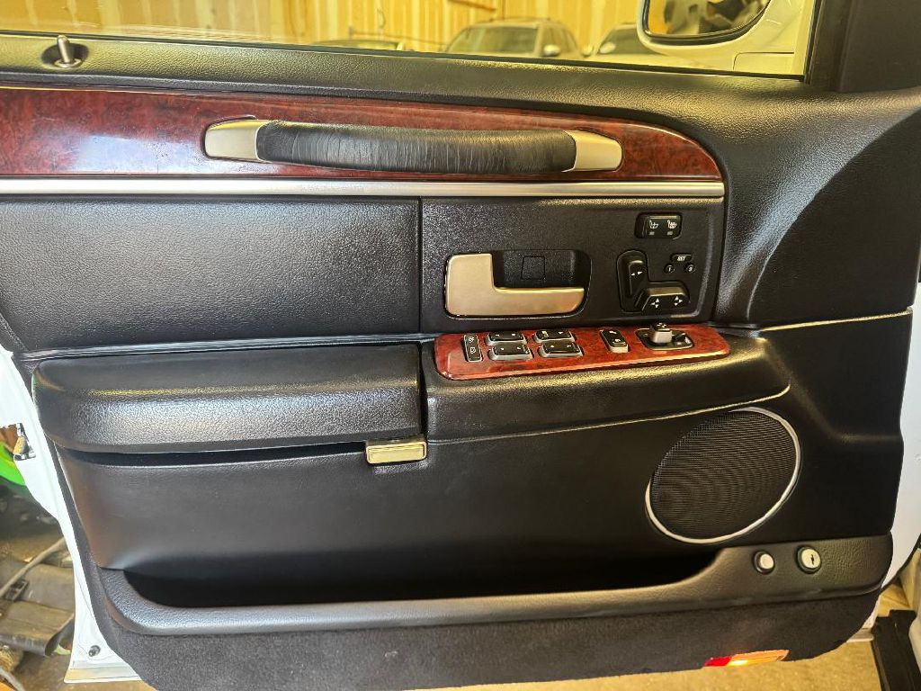 2003 Lincoln Town Car Image 42