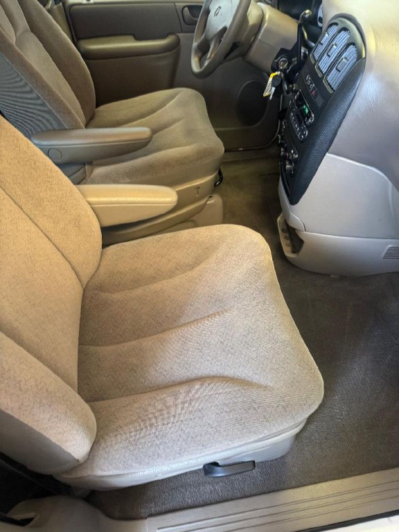 2003 Dodge Ram Van Image 21