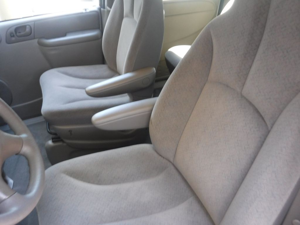 2003 Dodge Ram Van Image 22