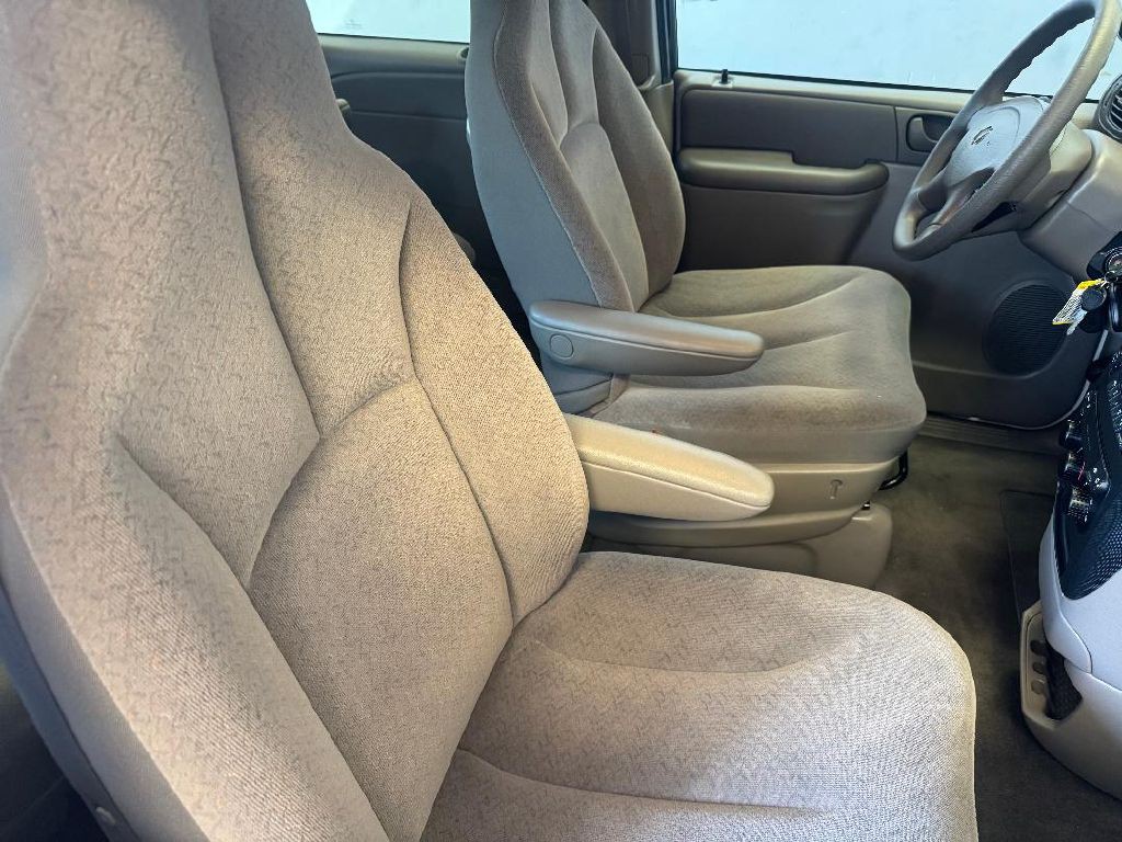 2003 Dodge Ram Van Image 23