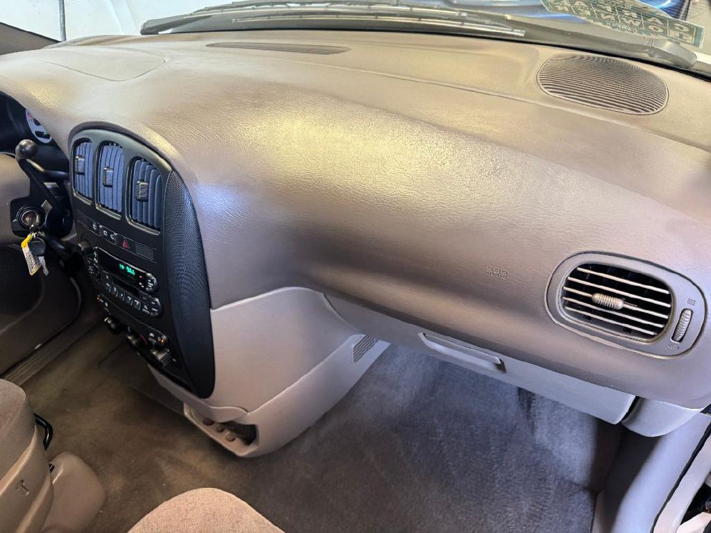 2003 Dodge Ram Van Image 25