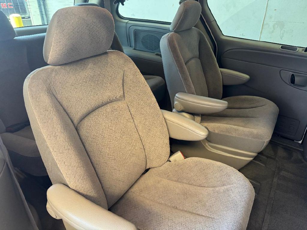 2003 Dodge Ram Van Image 29