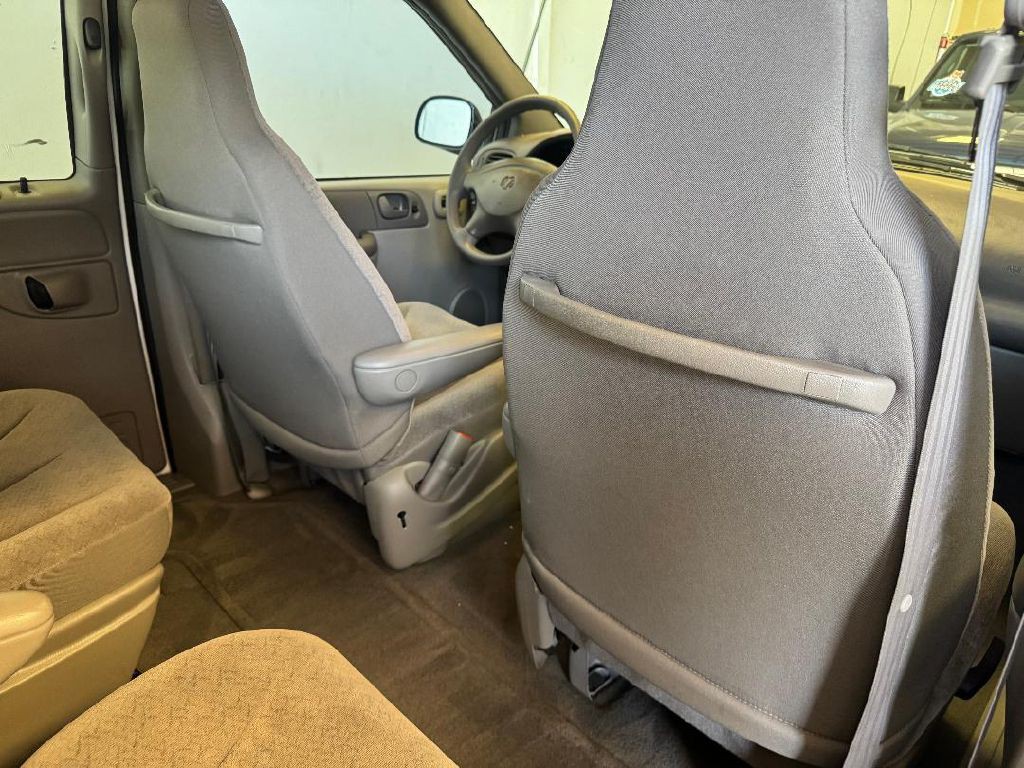 2003 Dodge Ram Van Image 30