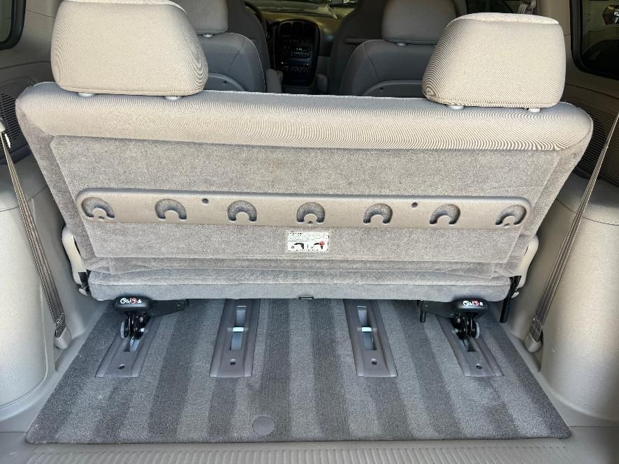 2003 Dodge Ram Van Image 33