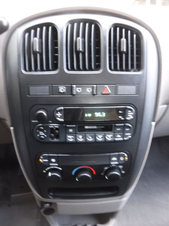 2003 Dodge Ram Van Image 34