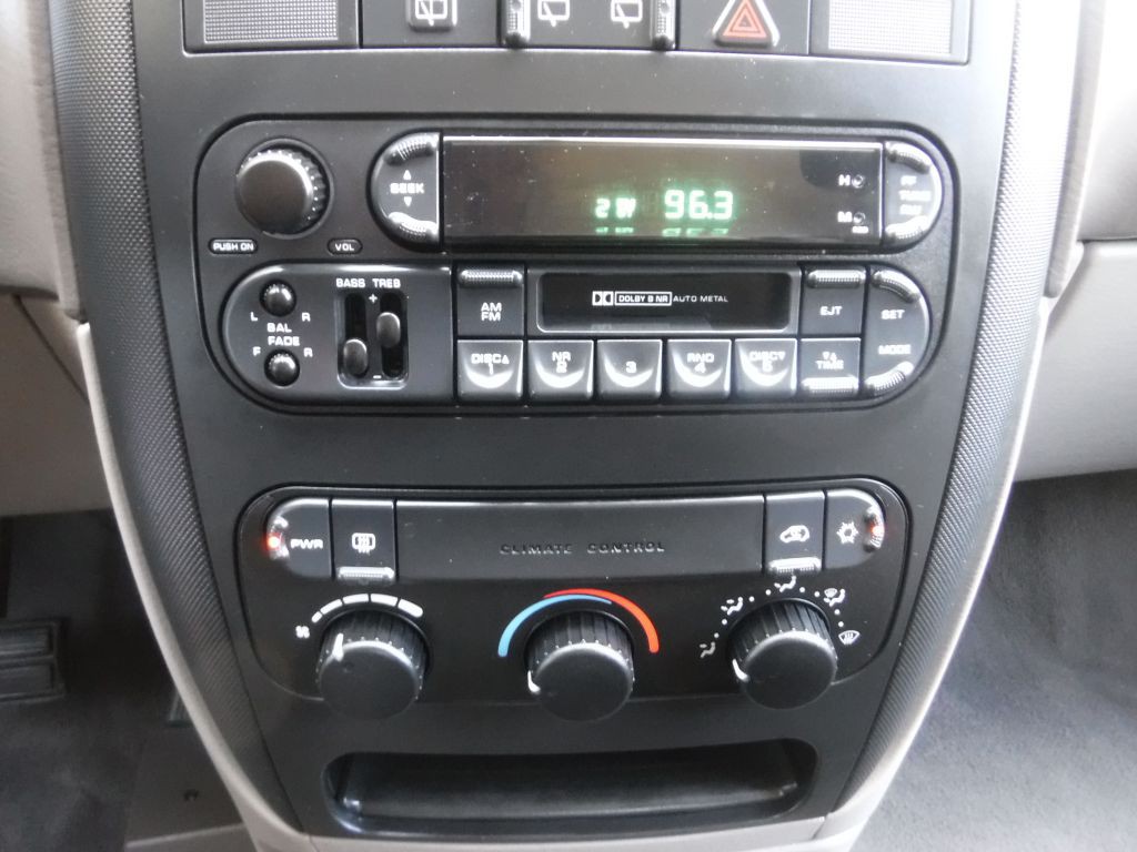 2003 Dodge Ram Van Image 35