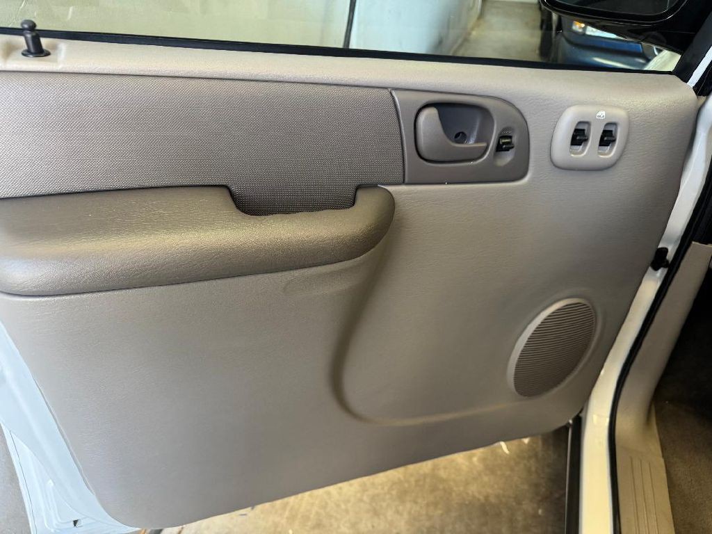 2003 Dodge Ram Van Image 36