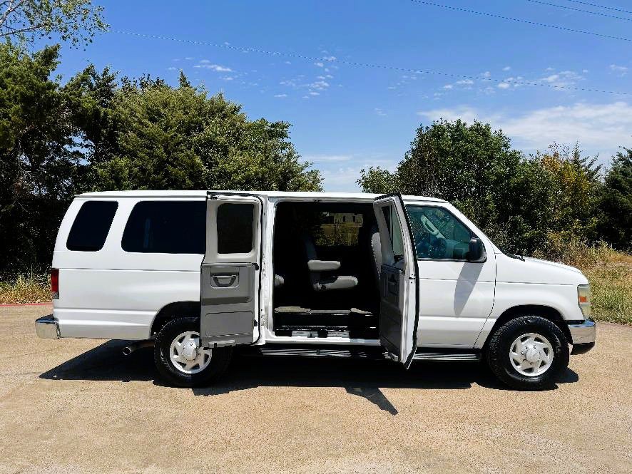 2008 Ford Econoline Image 6