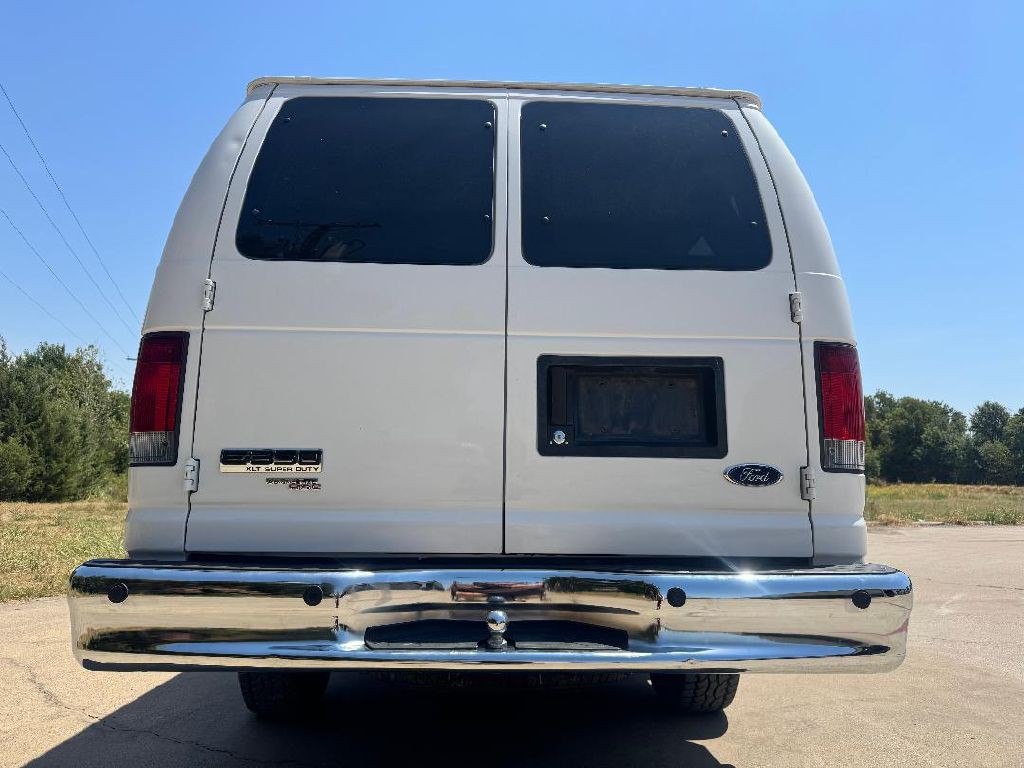 2008 Ford Econoline Image 16