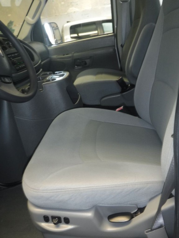 2008 Ford Econoline Image 26