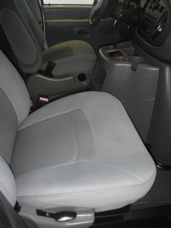 2008 Ford Econoline Image 27