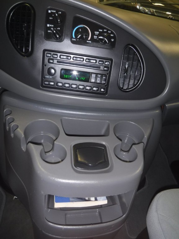 2008 Ford Econoline Image 38