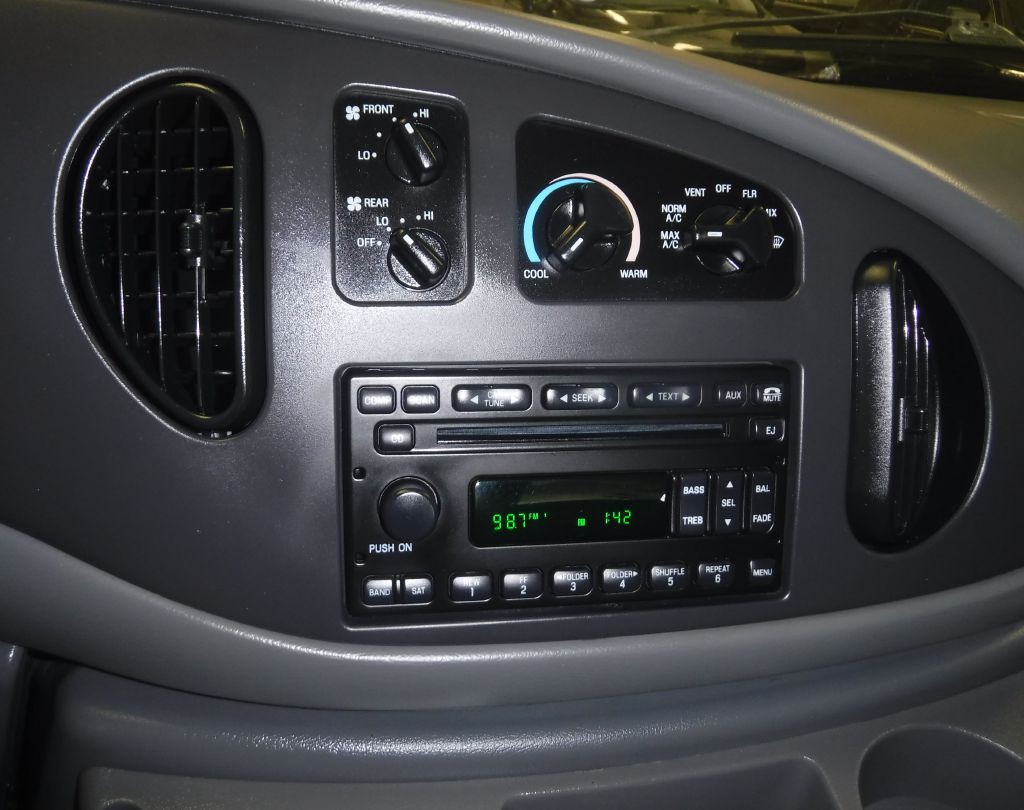 2008 Ford Econoline Image 39