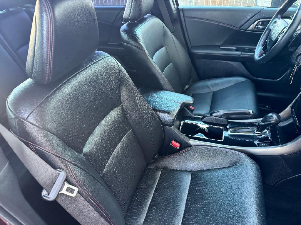 2017 Honda Accord Image 27