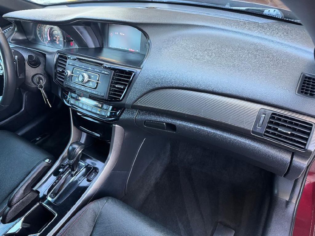 2017 Honda Accord Image 29