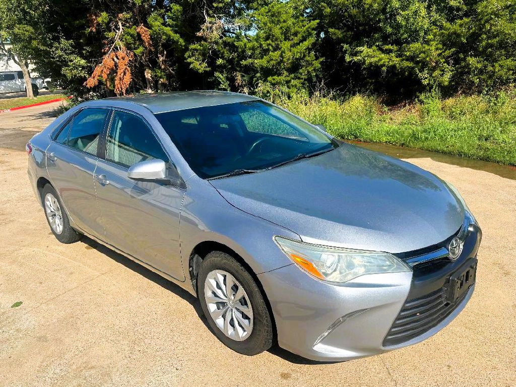 2015 Toyota Camry Image 2