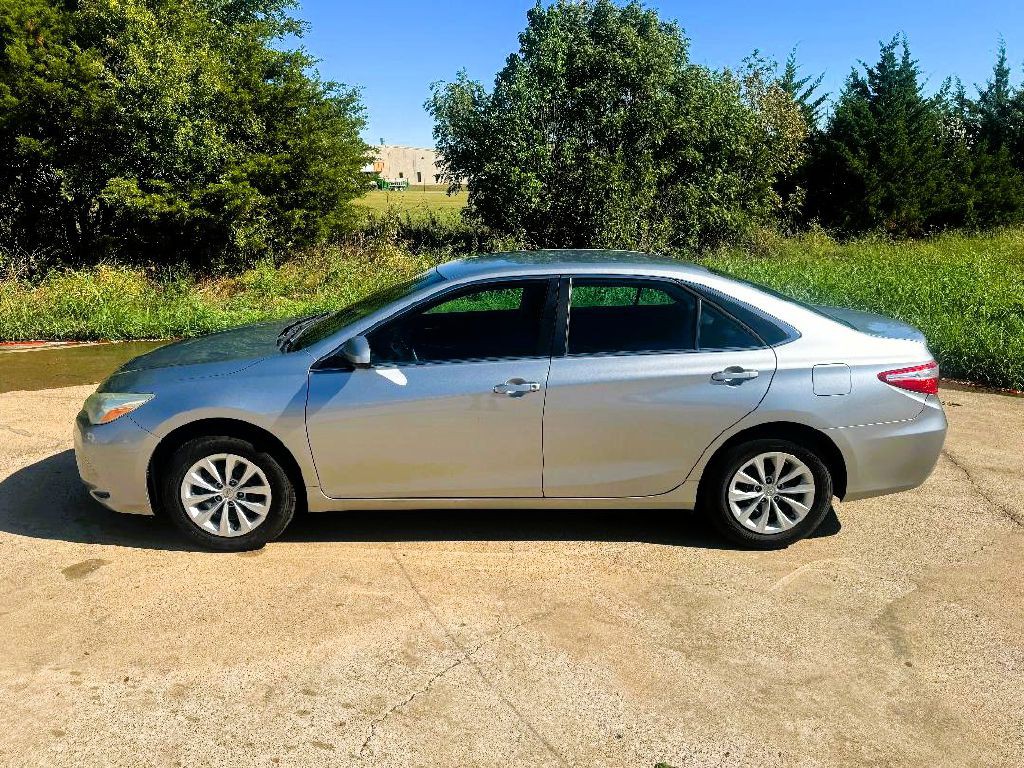 2015 Toyota Camry Image 10