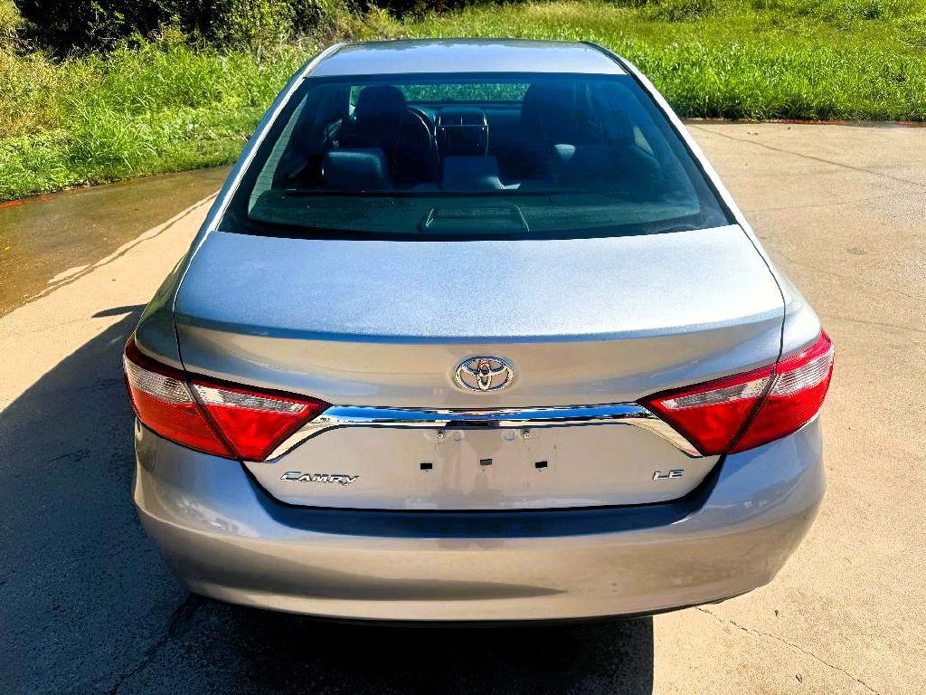 2015 Toyota Camry Image 16