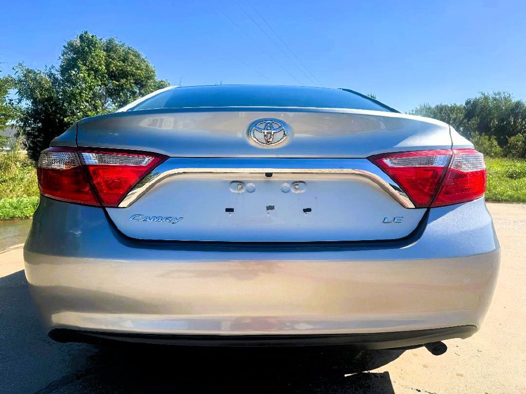 2015 Toyota Camry Image 17
