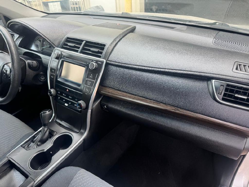 2015 Toyota Camry Image 28