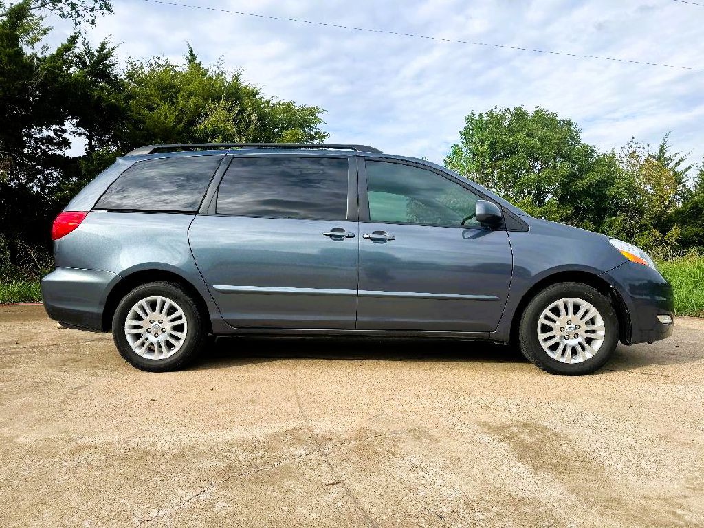2008 Toyota Sienna Image 5