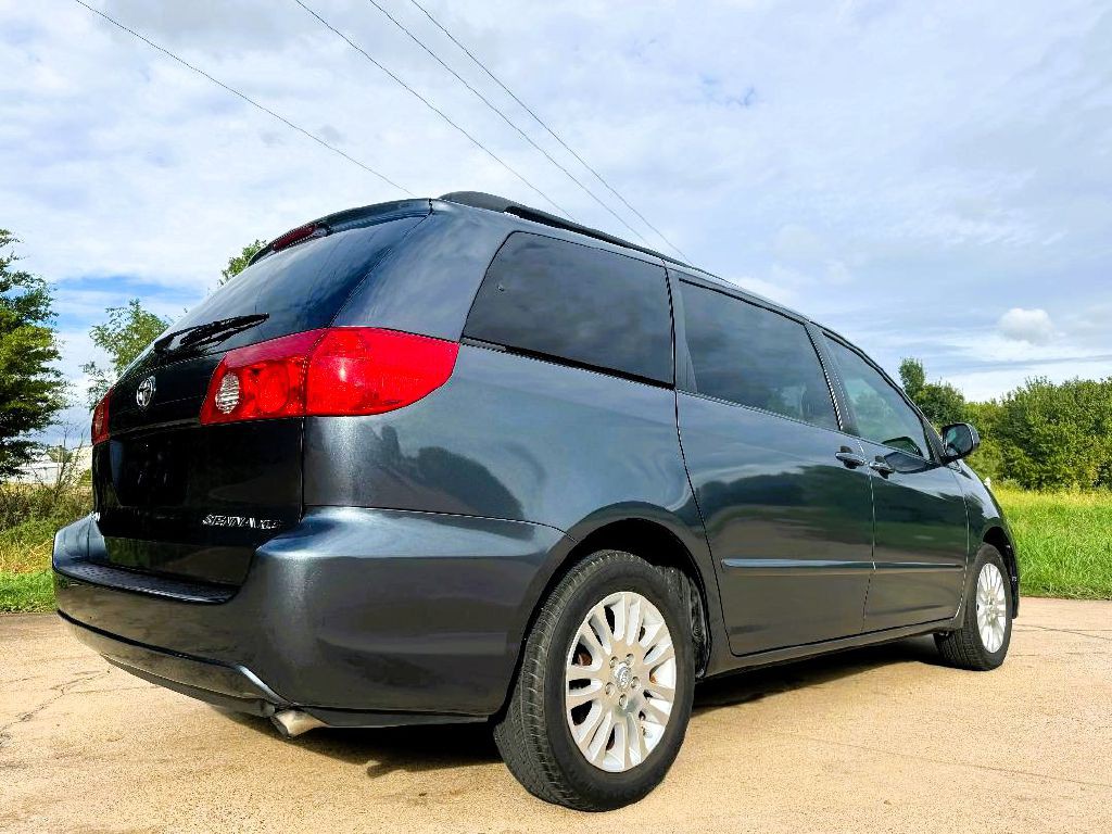 2008 Toyota Sienna Image 7