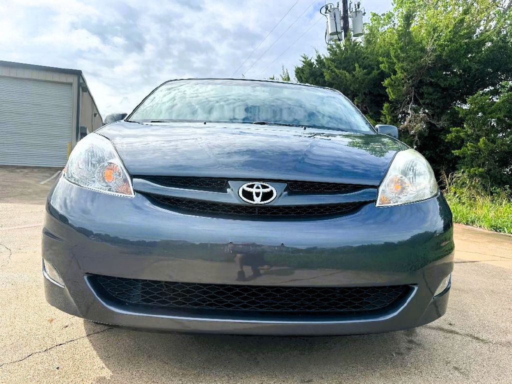 2008 Toyota Sienna Image 9
