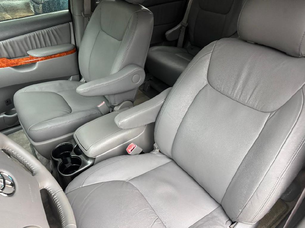 2008 Toyota Sienna Image 14