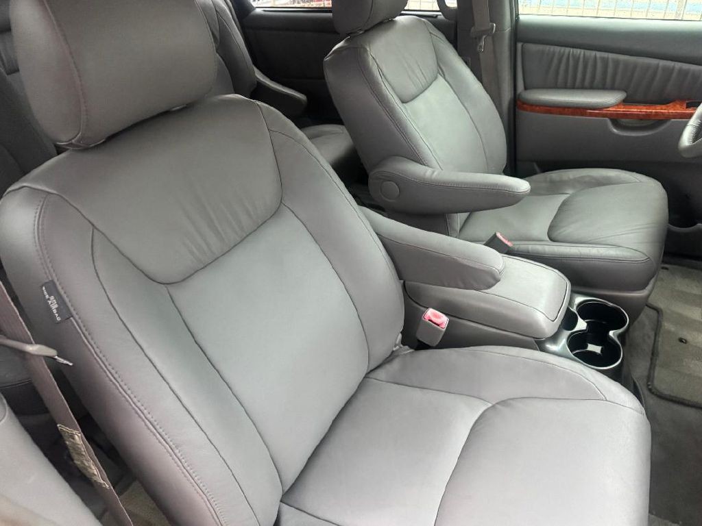 2008 Toyota Sienna Image 15