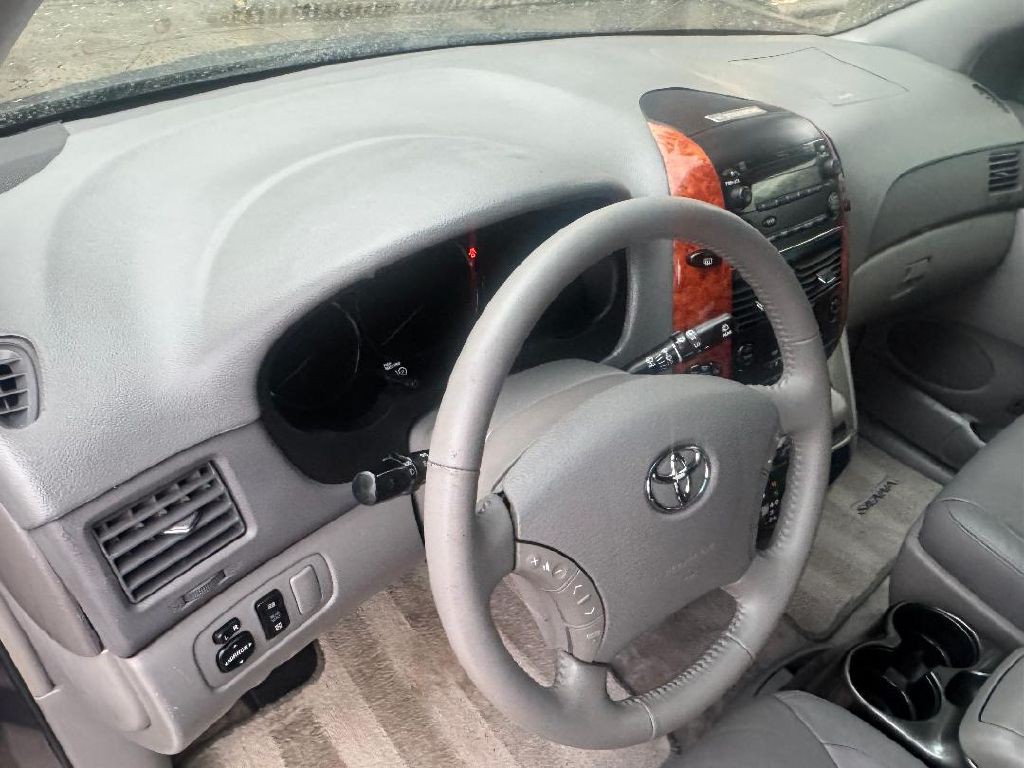 2008 Toyota Sienna Image 16