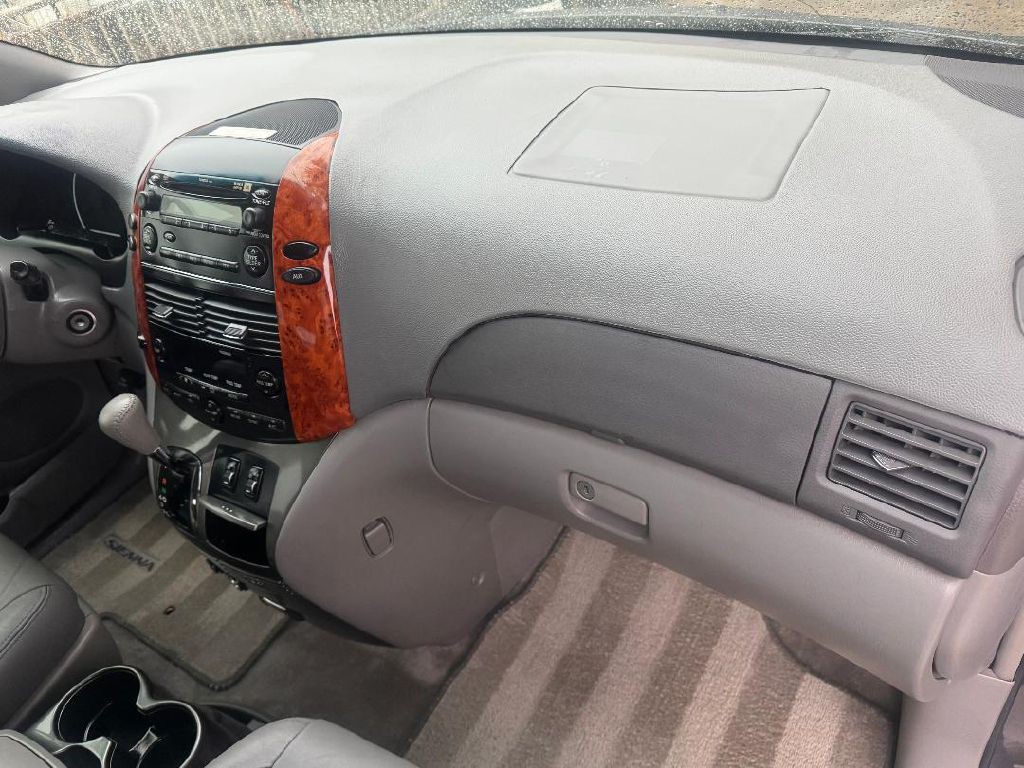 2008 Toyota Sienna Image 17